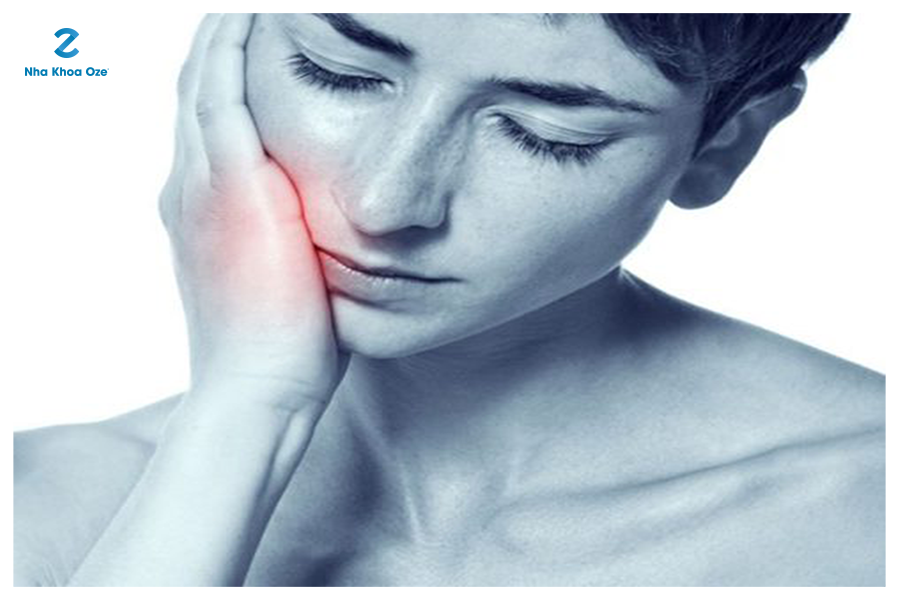 Tê, mất cảm giác và cảm giác bên trong khoang miệng cũng là một trong những triệu chứng chính của ung thư miệng